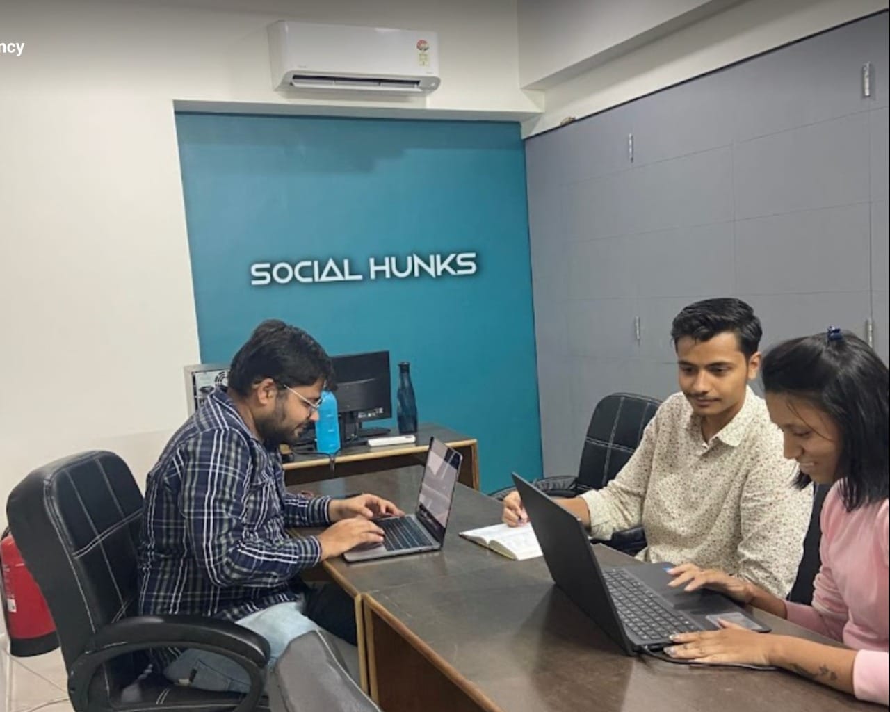 Socialhunks-office